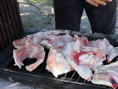 Kailinis triušis su pupelėmis afganų katile Žingsnis 1