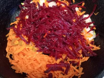 Borsčas ant kalakutienos sultinio su česnakais Žingsnis 6