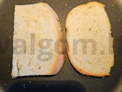 Tostai su kiaušiniu, mocarela ir avokadu Žingsnis 3