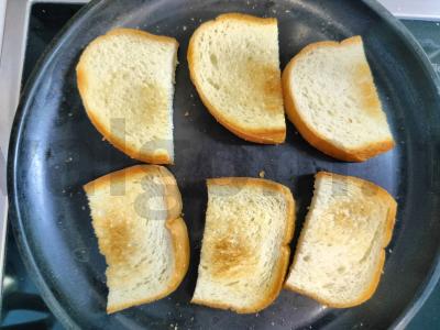 Skrebučiai su šonine ir pomidoru pusryčiams Žingsnis 1