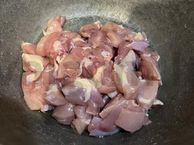 Troškinta bulvė su vištiena, morkomis ir prieskoniais Žingsnis 1