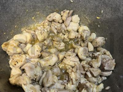 Troškinta bulvė su vištiena, morkomis ir prieskoniais Žingsnis 2