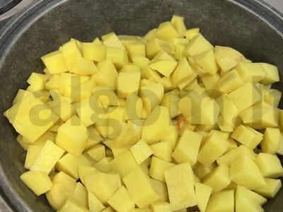 Troškinta bulvė su vištiena, morkomis ir prieskoniais Žingsnis 4