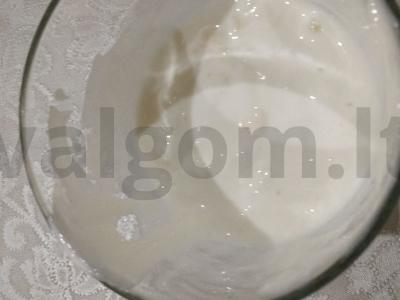 Skaniausias desertas iš varškės ir braškių Žingsnis 1