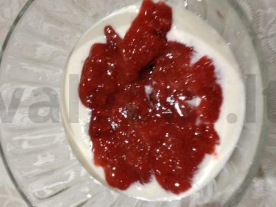 Skaniausias desertas iš varškės ir braškių Žingsnis 2