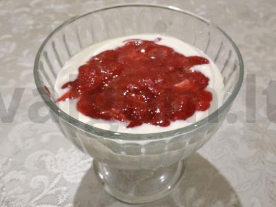 Skaniausias desertas iš varškės ir braškių pagrindine nuotrauka