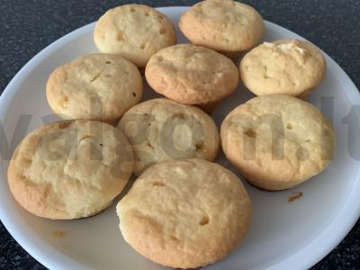 Kefyro keksiukai su abrikosų džemu pagrindine nuotrauka