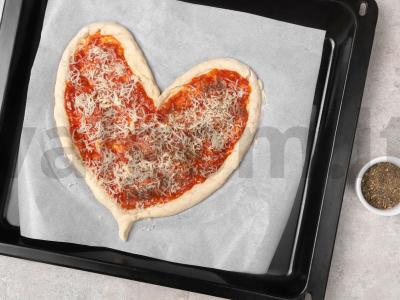 Širdies pica su saliami ir sūriu Žingsnis 8