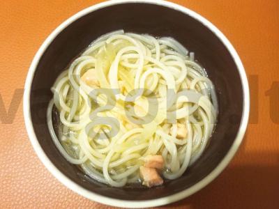 Spagečiai su raudonąja žuvimi pietums pagrindine nuotrauka