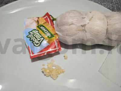 Kepti vištienos kaklai su sojų padažu, česnaku ir medumi Žingsnis 1