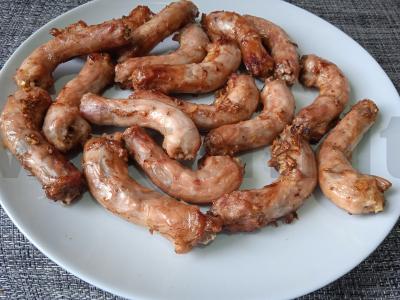 Kepti vištienos kaklai su sojų padažu, česnaku ir medumi pagrindine nuotrauka