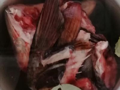 Žuvų sriuba su be kaulų žuvies gabalėliais Žingsnis 1