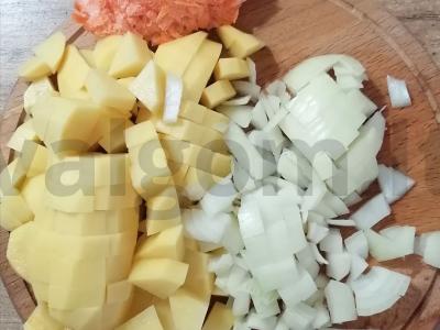 Žuvų sriuba su be kaulų žuvies gabalėliais Žingsnis 2