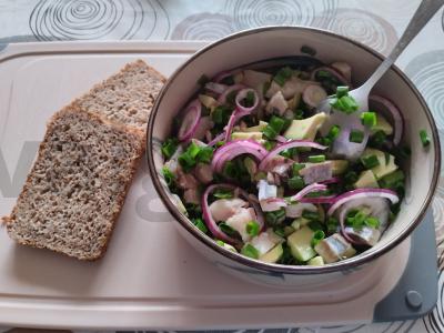 Silkės užkandis su avokadu pagrindine nuotrauka