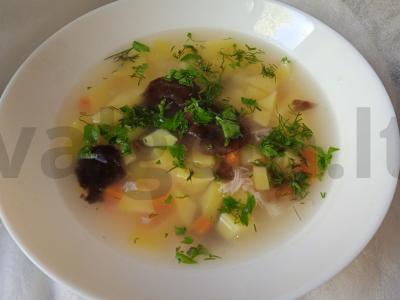 Lašišų ir voveraičių sriuba pagrindine nuotrauka