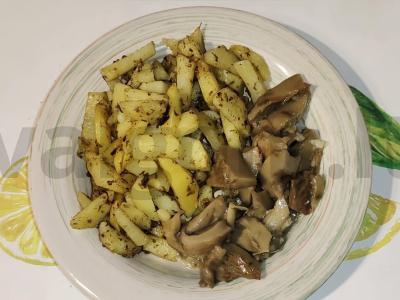 Kvapni bulvės su miško grybais pagrindine nuotrauka