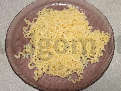 Azijietiška greito paruošimo makaronai su kalakutiena Žingsnis 1