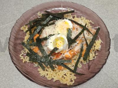 Azijietiška greito paruošimo makaronai su kalakutiena pagrindine nuotrauka