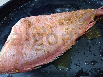 Jūros ešerys, keptas su Briuselio kopūstais Žingsnis 3