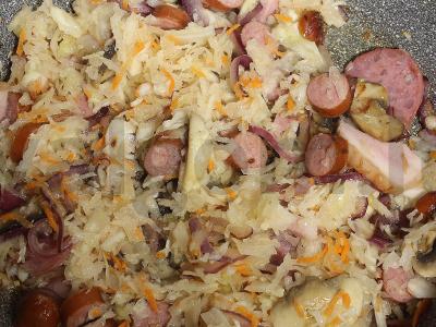 Sotūs kopūstų troškinys su rūkytais mėsos gaminiais Žingsnis 7