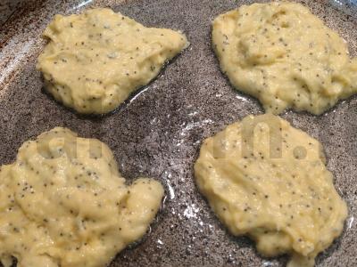 Švelnūs blynai su aguonomis ant minkšto varškės Žingsnis 4