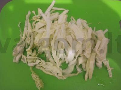 Daržovių salotas su alyvuogėmis ir rūkytu bekonu Žingsnis 1