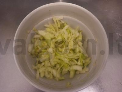 Daržovių salotas su alyvuogėmis ir rūkytu bekonu Žingsnis 2