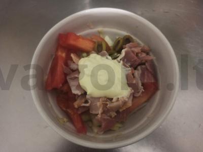 Daržovių salotas su alyvuogėmis ir rūkytu bekonu Žingsnis 5