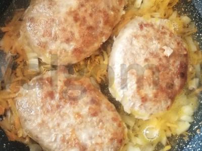 Kotletai daržovių padaže Žingsnis 3