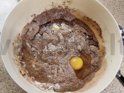 Šokoladinis keksiukas su razinomis ir cukatais Žingsnis 3