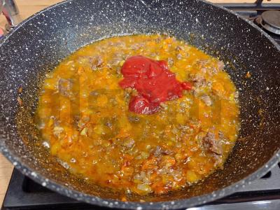 Grikių košė su troškiniu, svogūnais ir morkomis Žingsnis 6