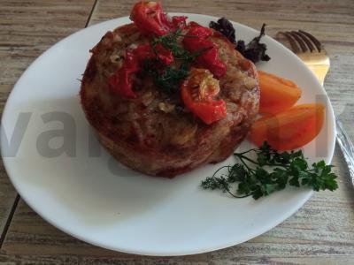 Bulvių-mėsos keksiukas pagrindine nuotrauka