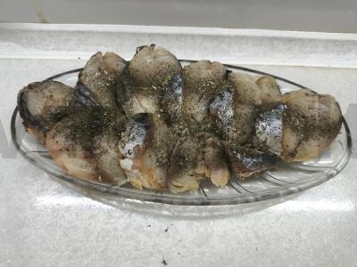 Aromatinga rūkytos skumbrės su svogūnais Žingsnis 4