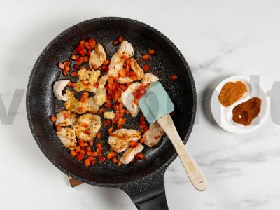 Vištienos guliašas Žingsnis 5