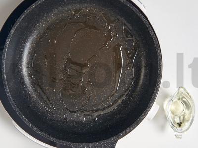 Namų vištienos ritinys su sūriu ir saldžiaisiais pipirais Žingsnis 2