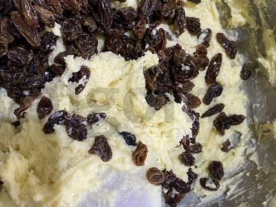 Kreminis pyragas su razinom arbatai Žingsnis 7