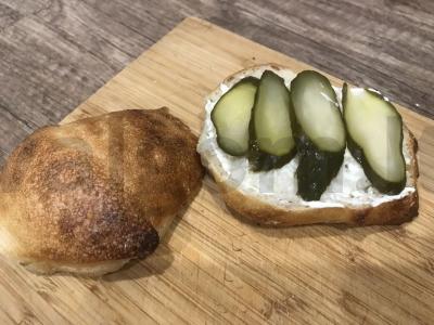 Kiaušinių burgeris su keptu kiaušiniu ir čederio sūriu Žingsnis 1