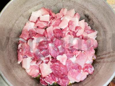 Kiaulienos plovas su raudonosiomis serbentėmis Žingsnis 1