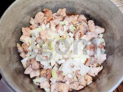 Kiaulienos plovas su raudonosiomis serbentėmis Žingsnis 2