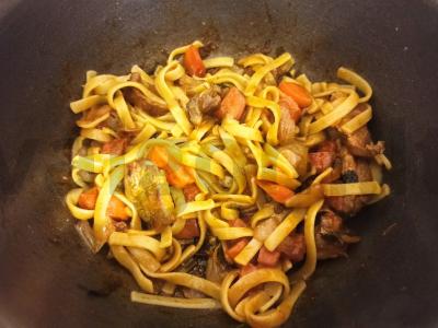 Laghmanas su kalakutiena ir daržovėmis vakarienei Žingsnis 9