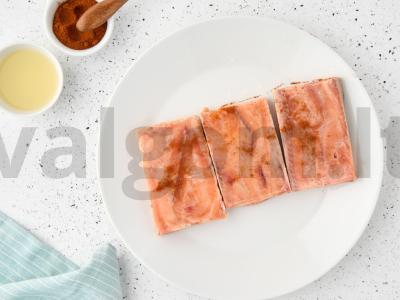 Rožinė lašiša su daržovėmis ir špinatų padažu Žingsnis 1