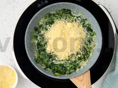 Rožinė lašiša su daržovėmis ir špinatų padažu Žingsnis 5