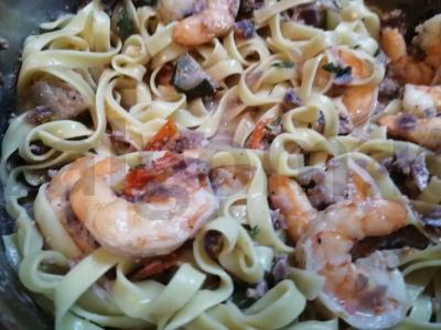 Tagliatelle su grietinėlės padažu, daržovėmis ir tigro krevetėmis Žingsnis 7