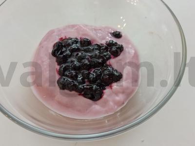 Jogurtas su mėlynėmis, žemės riešutais ir kukurūzų dribsniais Žingsnis 2