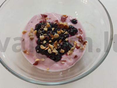 Jogurtas su mėlynėmis, žemės riešutais ir kukurūzų dribsniais Žingsnis 3