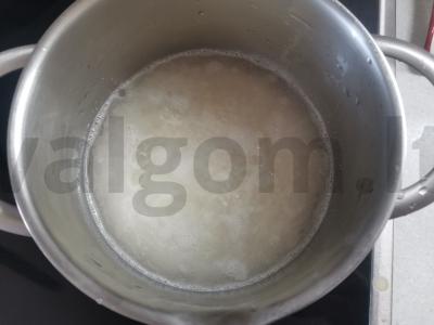 Rulonai su krabų lazdelėmis, omletu ir agurku Žingsnis 2