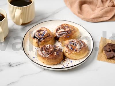 Šokoladiniai cinamoniniai bandeliai pagrindine nuotrauka