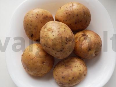 Kaimiški bulvės su paprika ir džiovintu česnaku Žingsnis 1