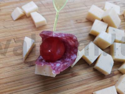 Kanarė su dešra, sūriu ir vyšniniais pomidorais Žingsnis 2