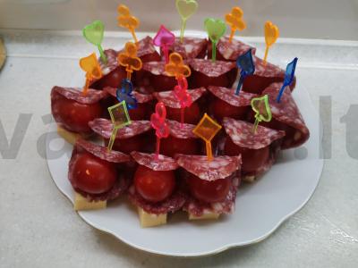 Kanarė su dešra, sūriu ir vyšniniais pomidorais Žingsnis 3